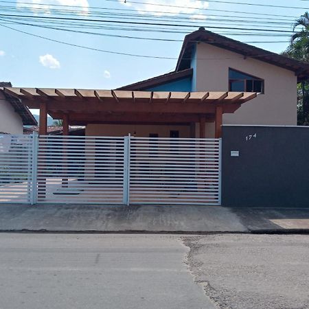 הוילה Casa Estilo Minimalista Em אובטובה מראה חיצוני תמונה