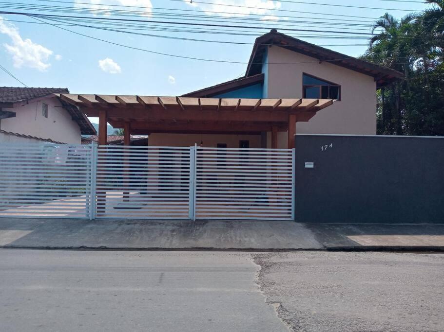 הוילה Casa Estilo Minimalista Em אובטובה מראה חיצוני תמונה